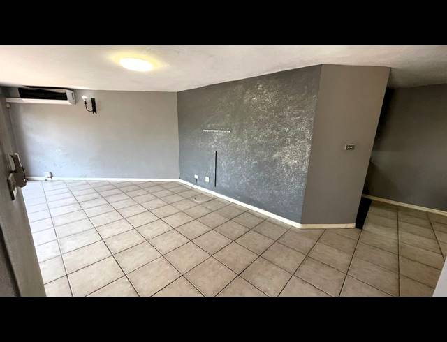 3 BEDROOM TOWNHOUSE FOR SALE IN ESSENWOOD